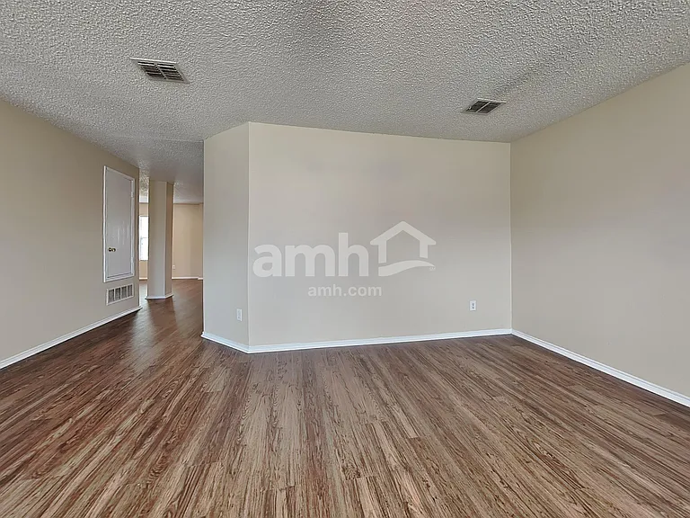 1430 Stewart Dr — Photo 9