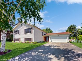 752 Harvest Dr, Lake Zurich, IL 60047