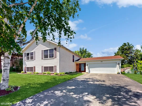 752 Harvest Dr, Lake Zurich, IL 60047