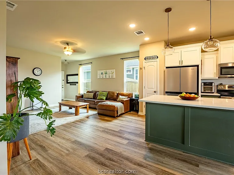 2390 Lightfoot Ln — Photo 6
