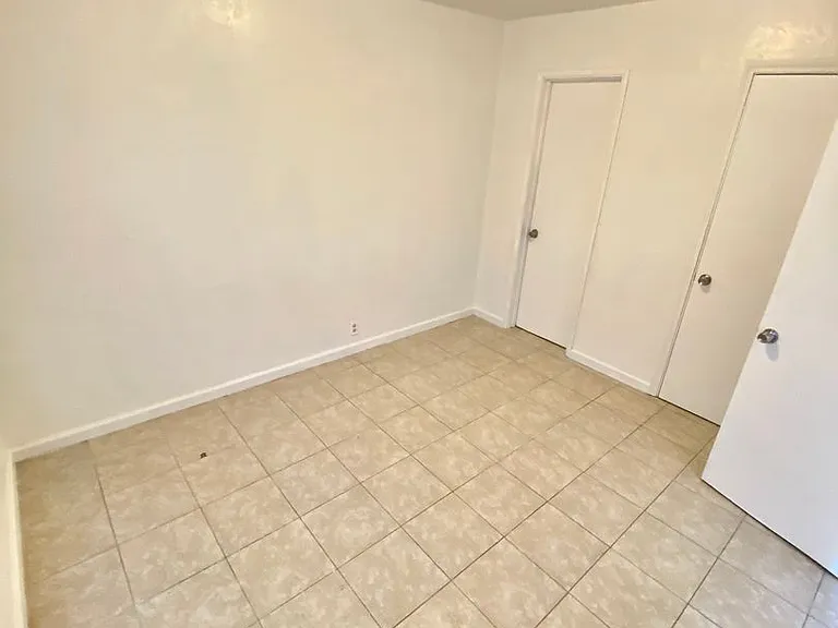 1319 Wilson Ave — Photo 8