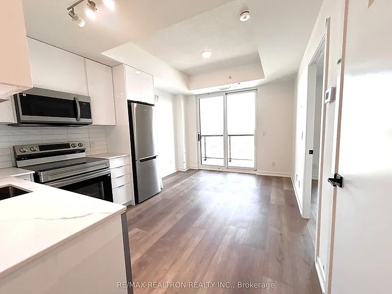33 Erie Ave — Photo 6