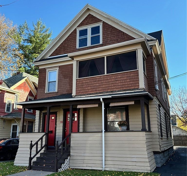 1st image of 204 Helen St