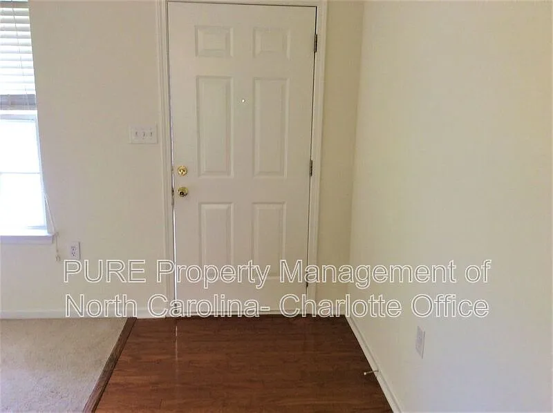 3 bed, 2.5 bath, 1638 sqft, $1,695 — Photo 4