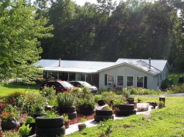 221 W Catoosa Canyon Dr, Crossville, TN 38571