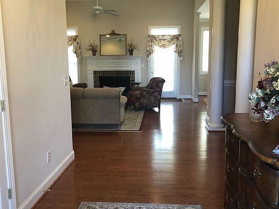 3rd image of 107 Capertree Ct