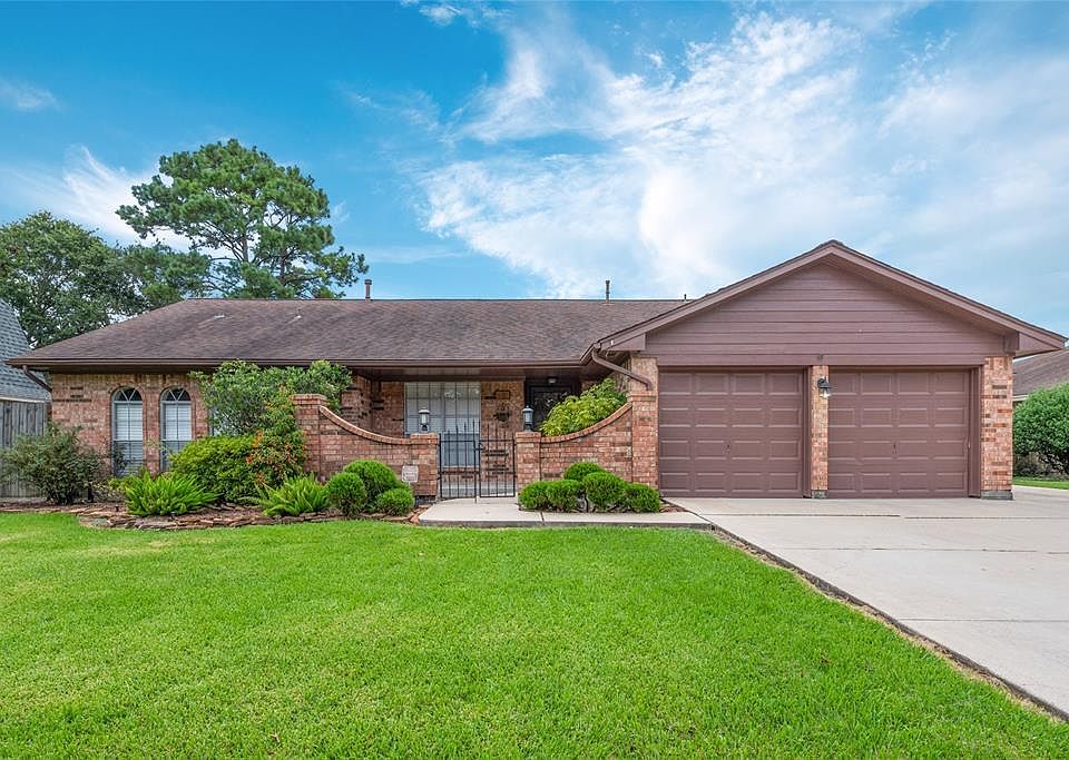 1st image of 4702 Saint Andrews Dr