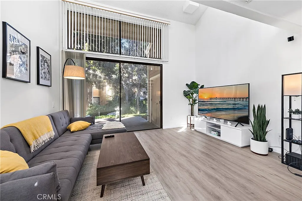 1 bed, 934 sqft, $2,800 — Photo 2