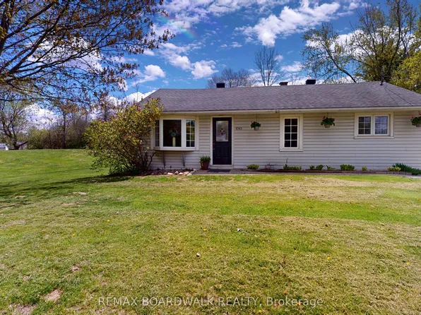 1061 Centennial Rd, Brockville, ON K6V 5T4