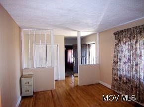 3rd image of 906 Lincoln Dr