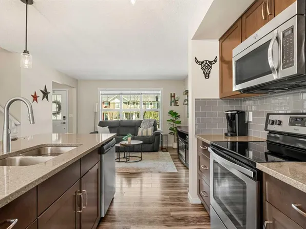 40 N Sunvalley Rd, Cochrane, AB T4C 0X6