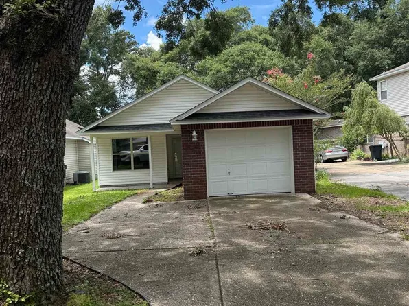 6146 The Oaks Ln, Pensacola, FL 32504