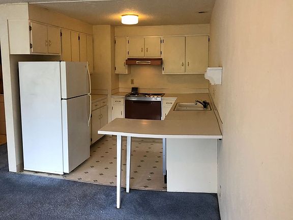 2nd image of 200 E Cheshire Ave APT 3