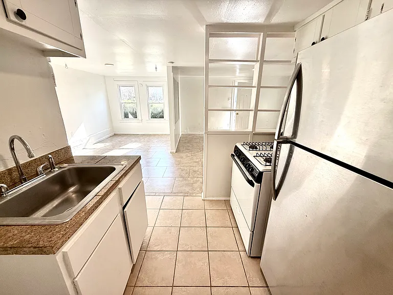 5516 F St #B — Photo 2