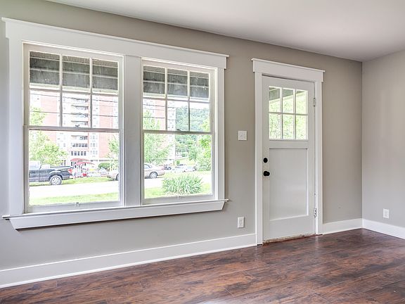 4th image of 2510 Montclair Ave