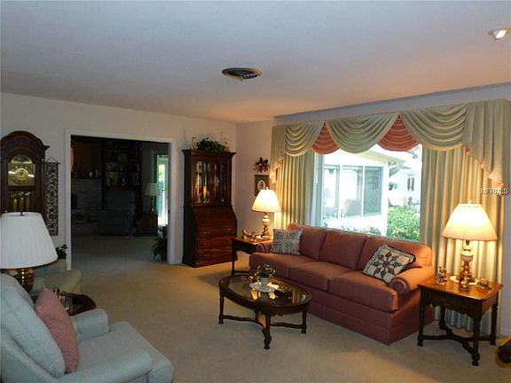 4th image of 319 Saint Dunstan Way