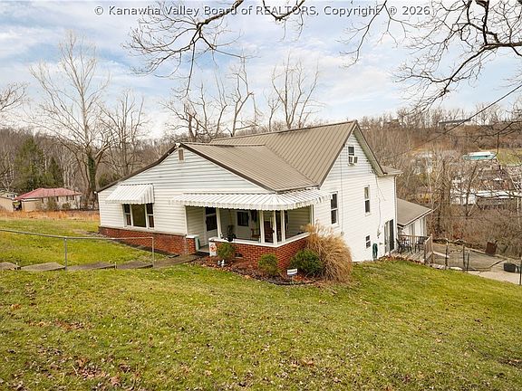 3rd image of 140 Roberts Rd