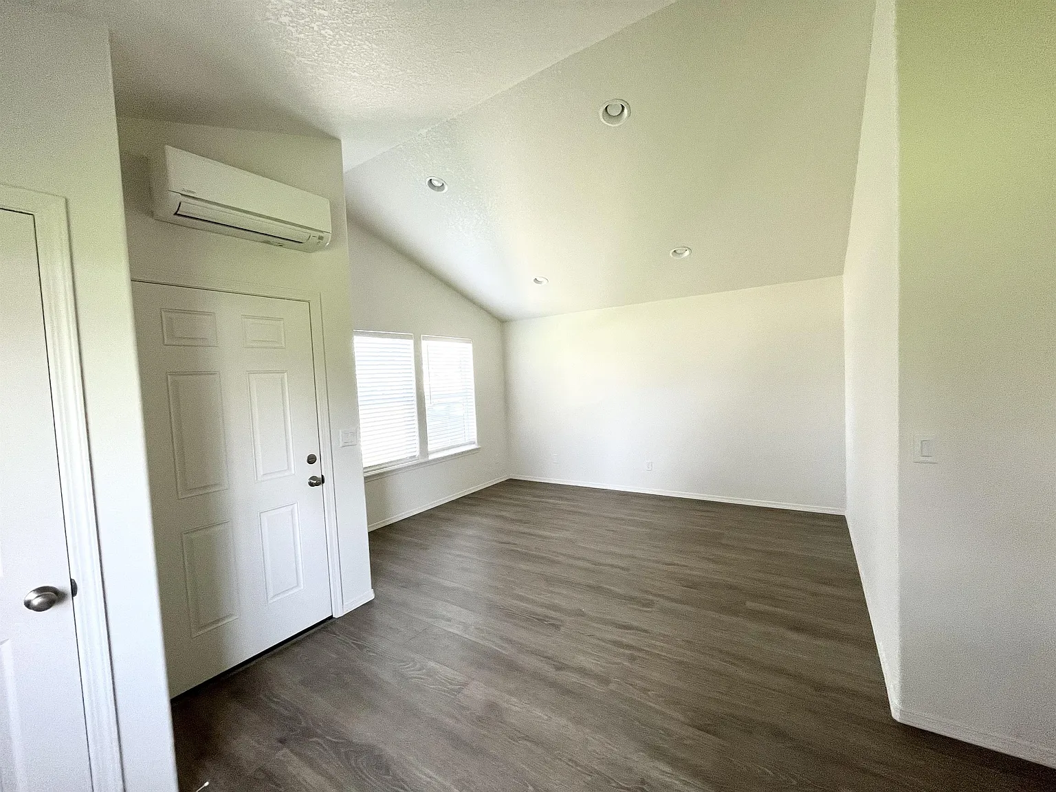 3544 Hickory Avenue - 3544 Hickory Avenue — Photo 3