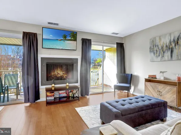 3940 Woodhue Pl Unit 18, Alexandria, VA 22309