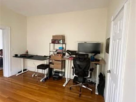4th image of 53A Bonair St #2