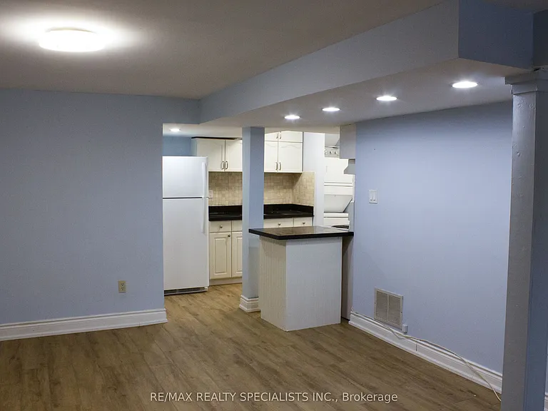 12 Woodgrove Ct #LOWER — Photo 5