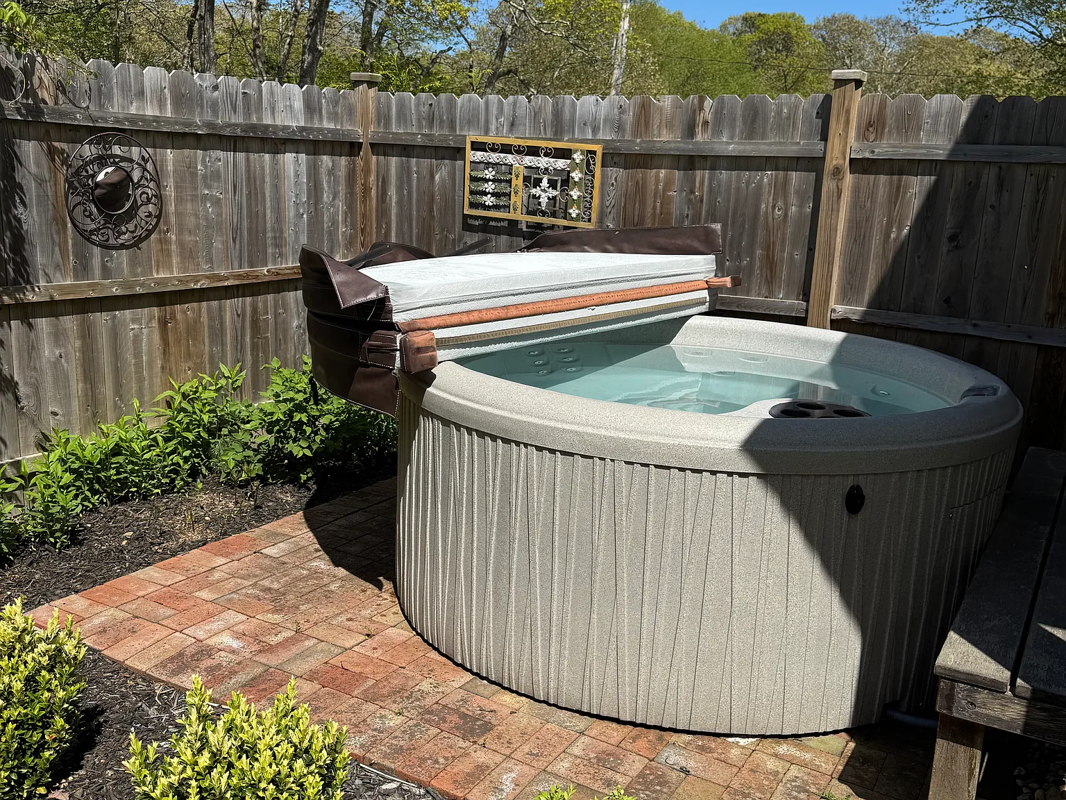 Westhampton with Heated pool and Hot tub — Photo 4