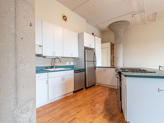 2nd image of 728 W Jackson Blvd APT 523