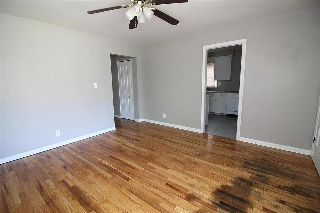 3 bed, 1000 sqft, $1,700 — Photo 3