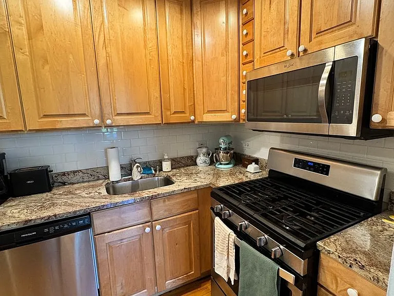 611 W Arlington Pl — Photo 10