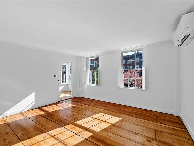 14 Lynde St #2 — Photo 8