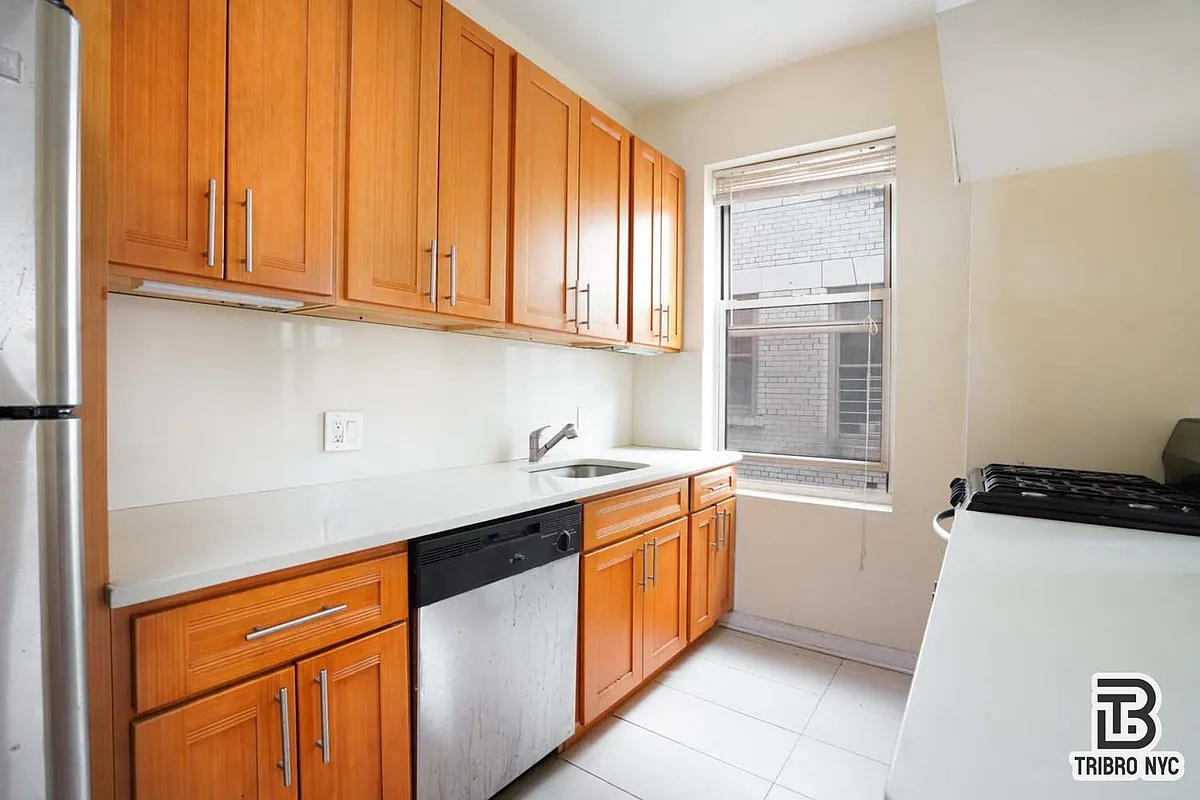 Building Photo - 252 W 149th St #2E