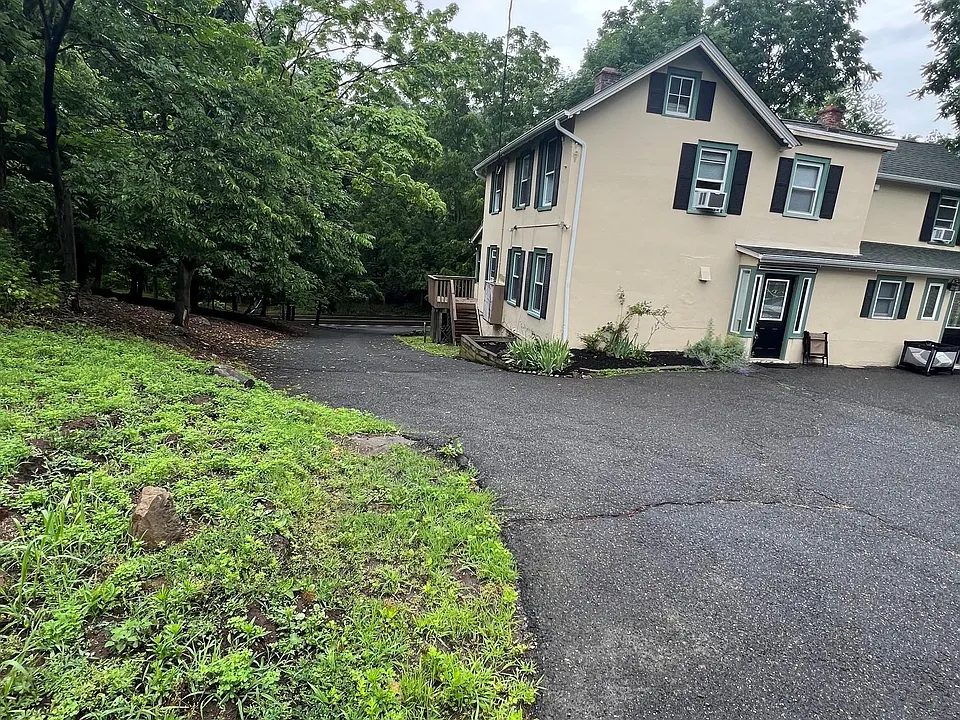 418 Christian Herald Rd #1