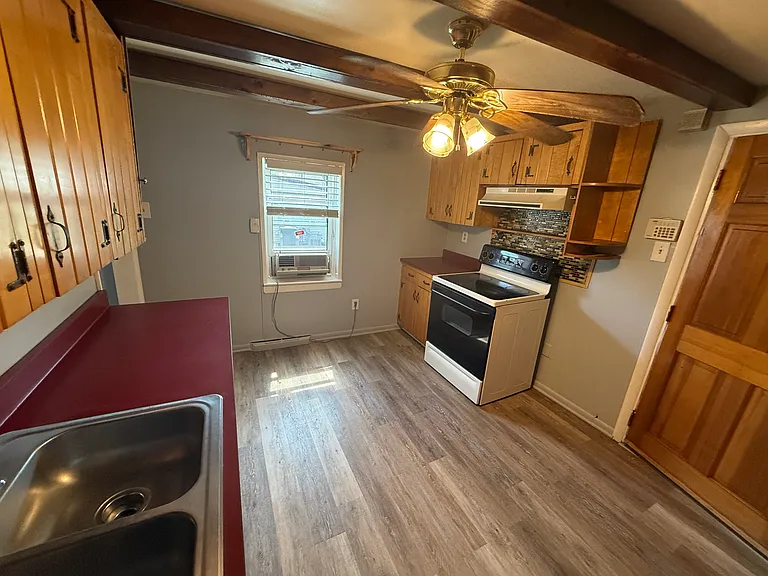 2320 W 11th St — Photo 13