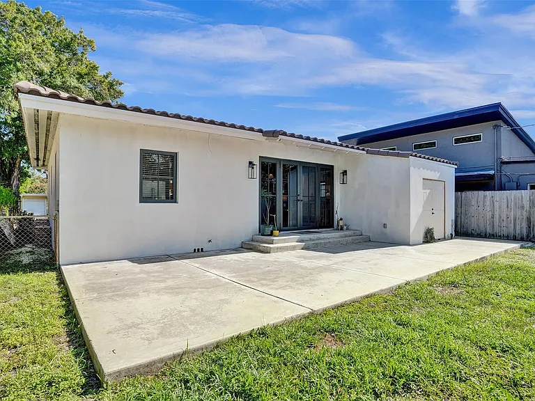 807 SW 18th St — Photo 51