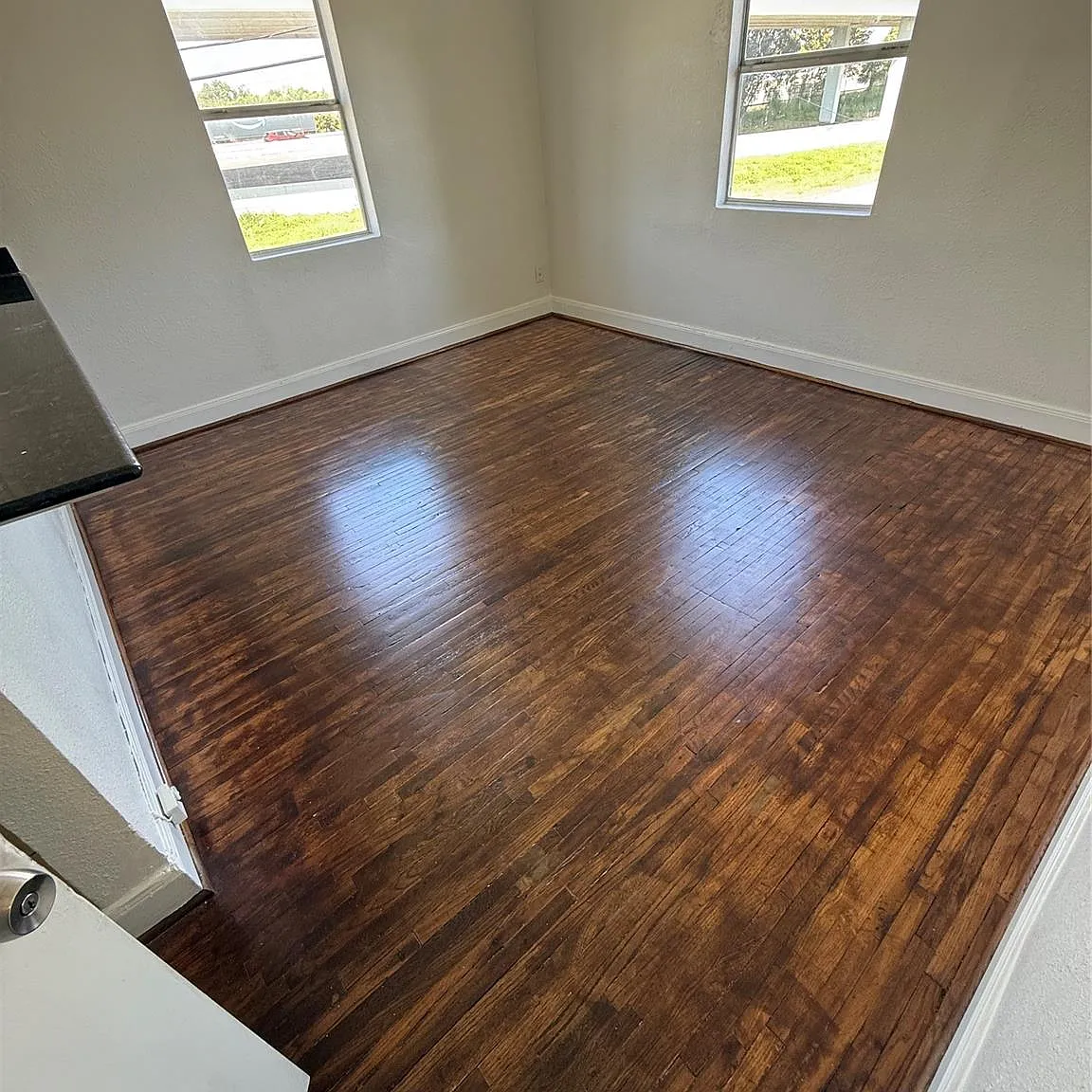 2 bed, 1.0 bath, 720 sqft, $1,200 — Photo 2