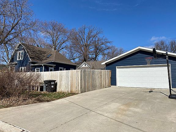 3rd image of 302 N College Ave