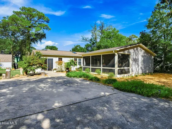 315 NE 40th Street, Oak Island, NC 28465