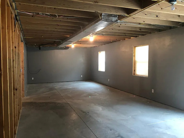603 Utica St — Photo 10