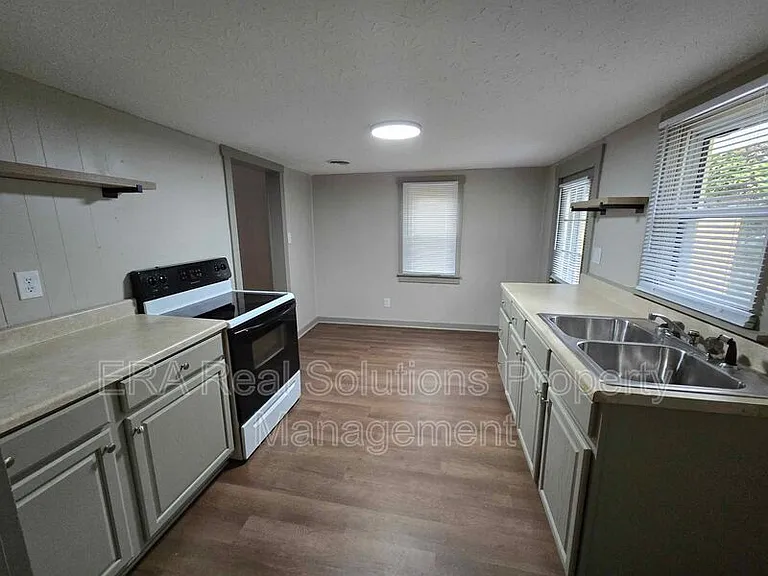 8 Highland Ave — Photo 5