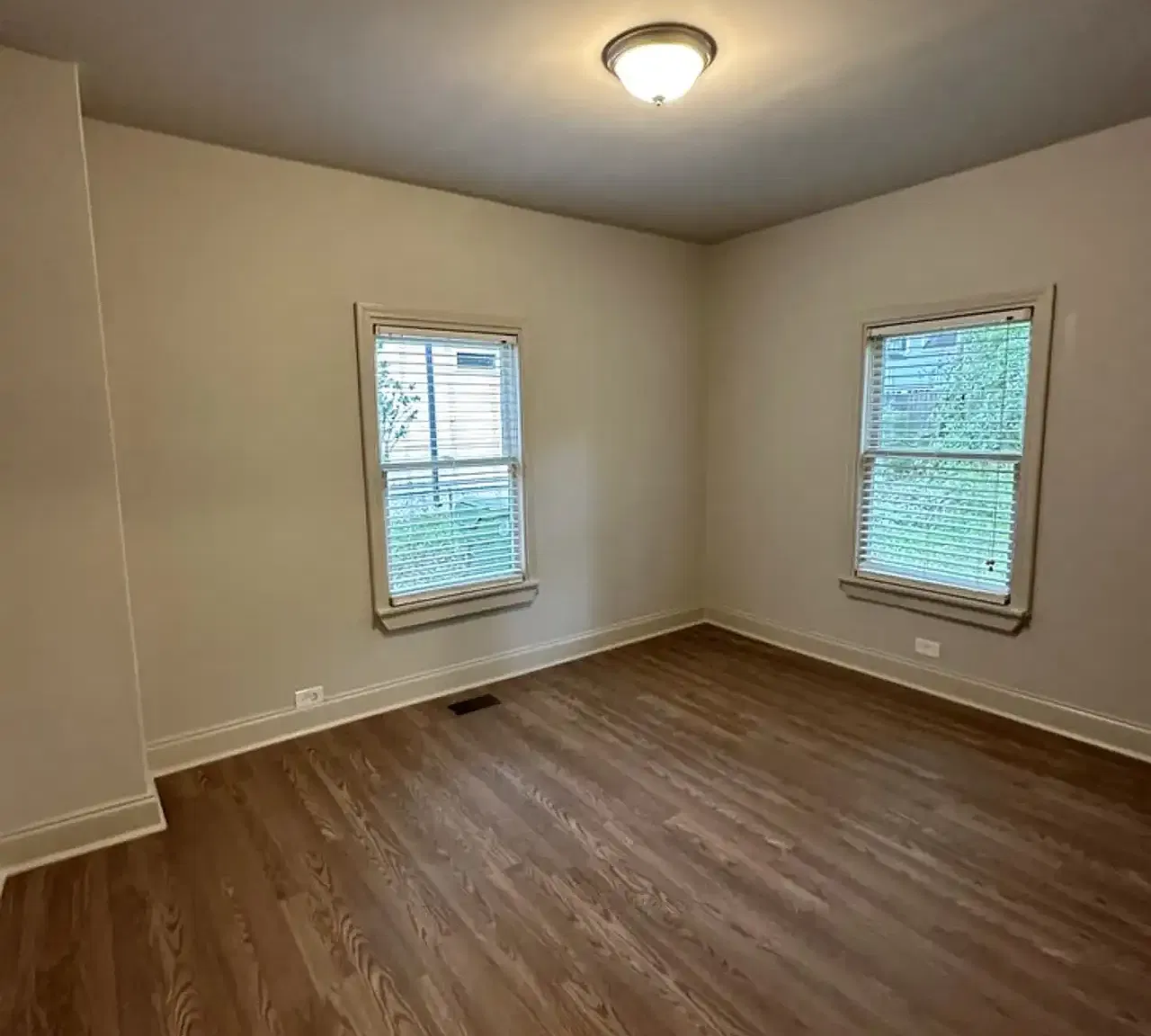 5 bed, 1164 sqft, $2,100 — Photo 3