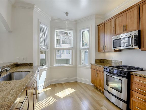5th image of 1065 Montgomery St #1012R