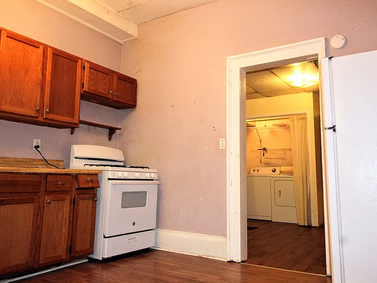 1021 College Ave — Photo 13