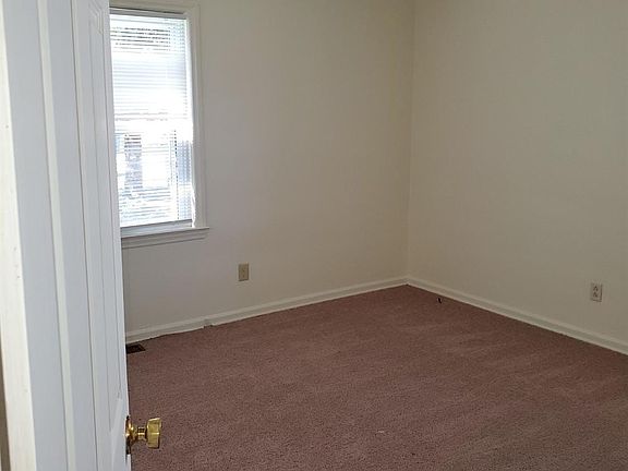 5th image of 437 Northside Dr