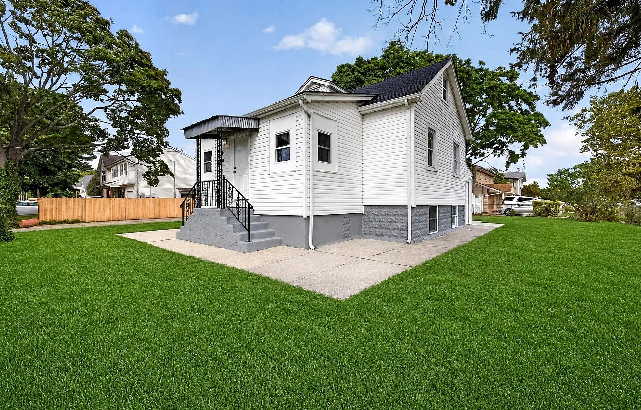 Apricot St, Central Islip — Photo 2