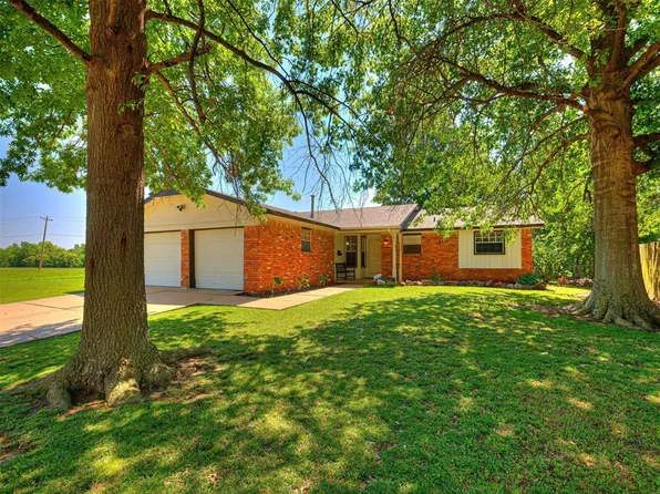 10620 Lyndon Rd, The Village, OK 73120