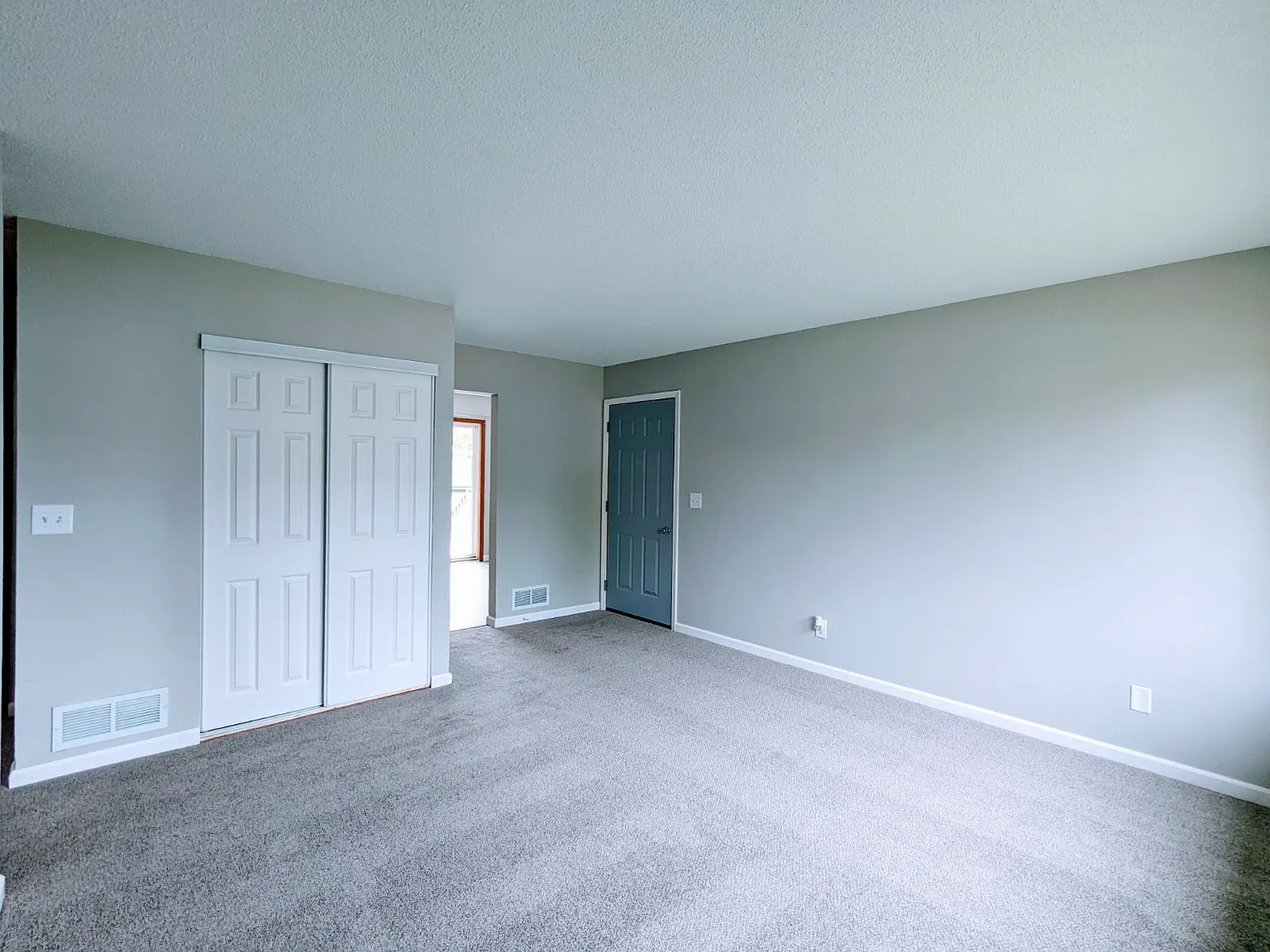 3 bed, 1325 sqft, $1,895 — Photo 4