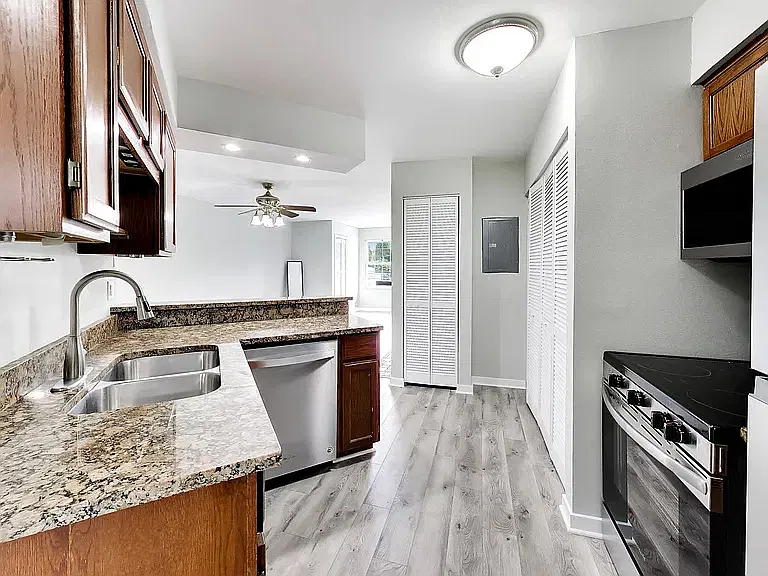 2 bed, 1200 sqft, $1,950 — Photo 4