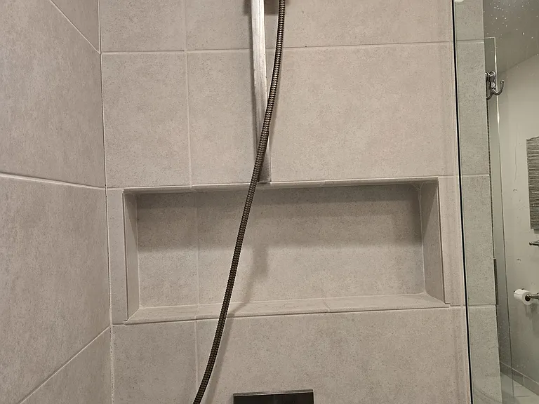 This is the oppposite side of the Walk in Shower showimg the Shower Niche and 2nd Shower Head