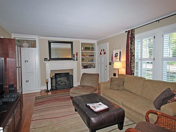 3rd image of 110 W Augusta Pl