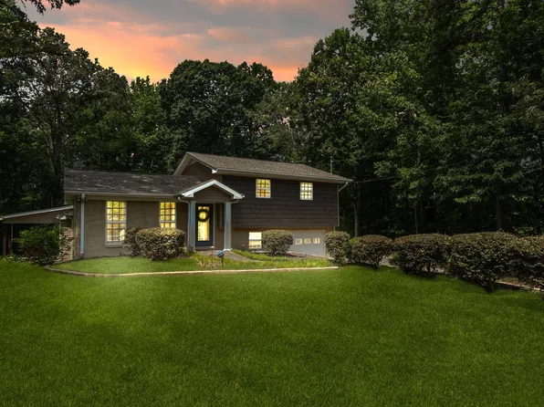 512 Scenic Cir, Trussville, AL 35173